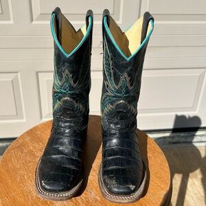 Macie Bean a cowboy Boots size 12